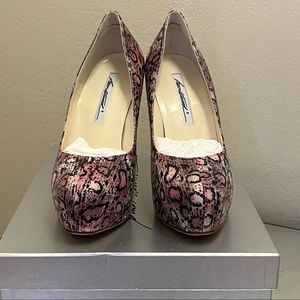 Brian Atwood maniac pink snake skin pumps 37 Brand New Never Worn